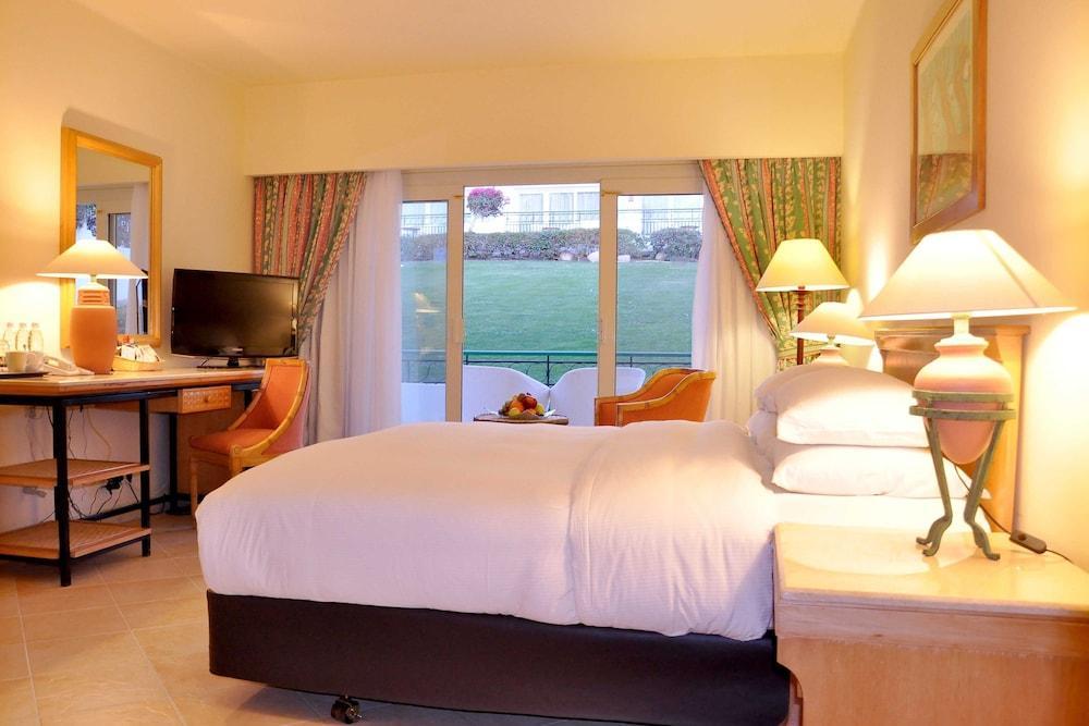 Safir Sharm Waterfalls Resort Exterior photo A room at the hotel