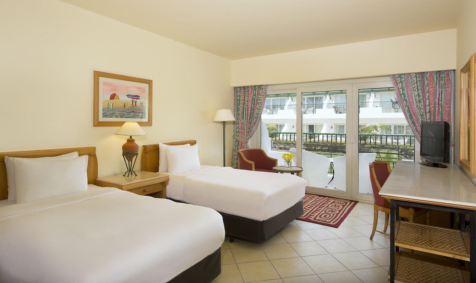 Safir Sharm Waterfalls Resort Exterior photo A room at the Hilton Sharm El Sheikh