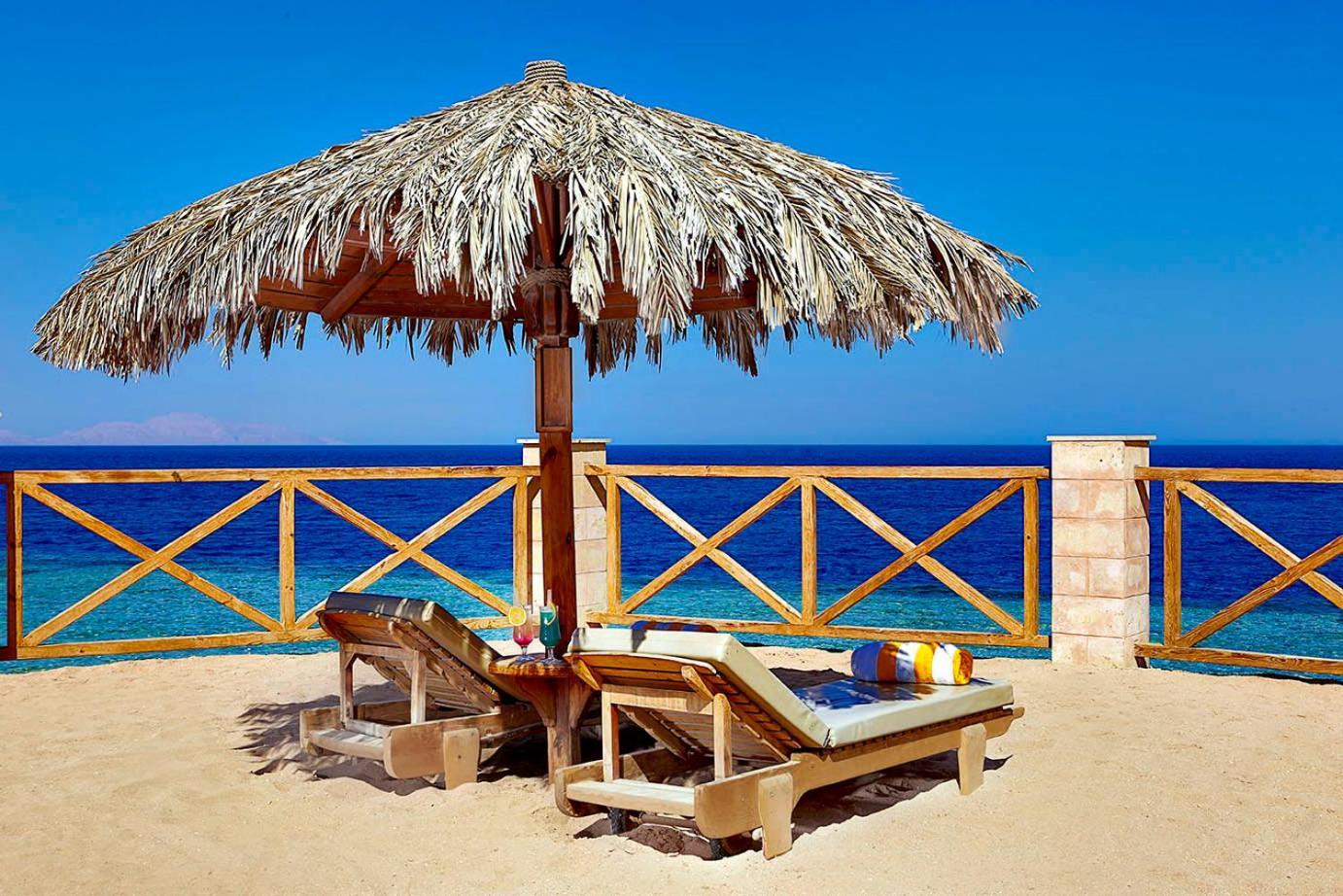 Safir Sharm Waterfalls Resort Exterior photo A beach umbrella