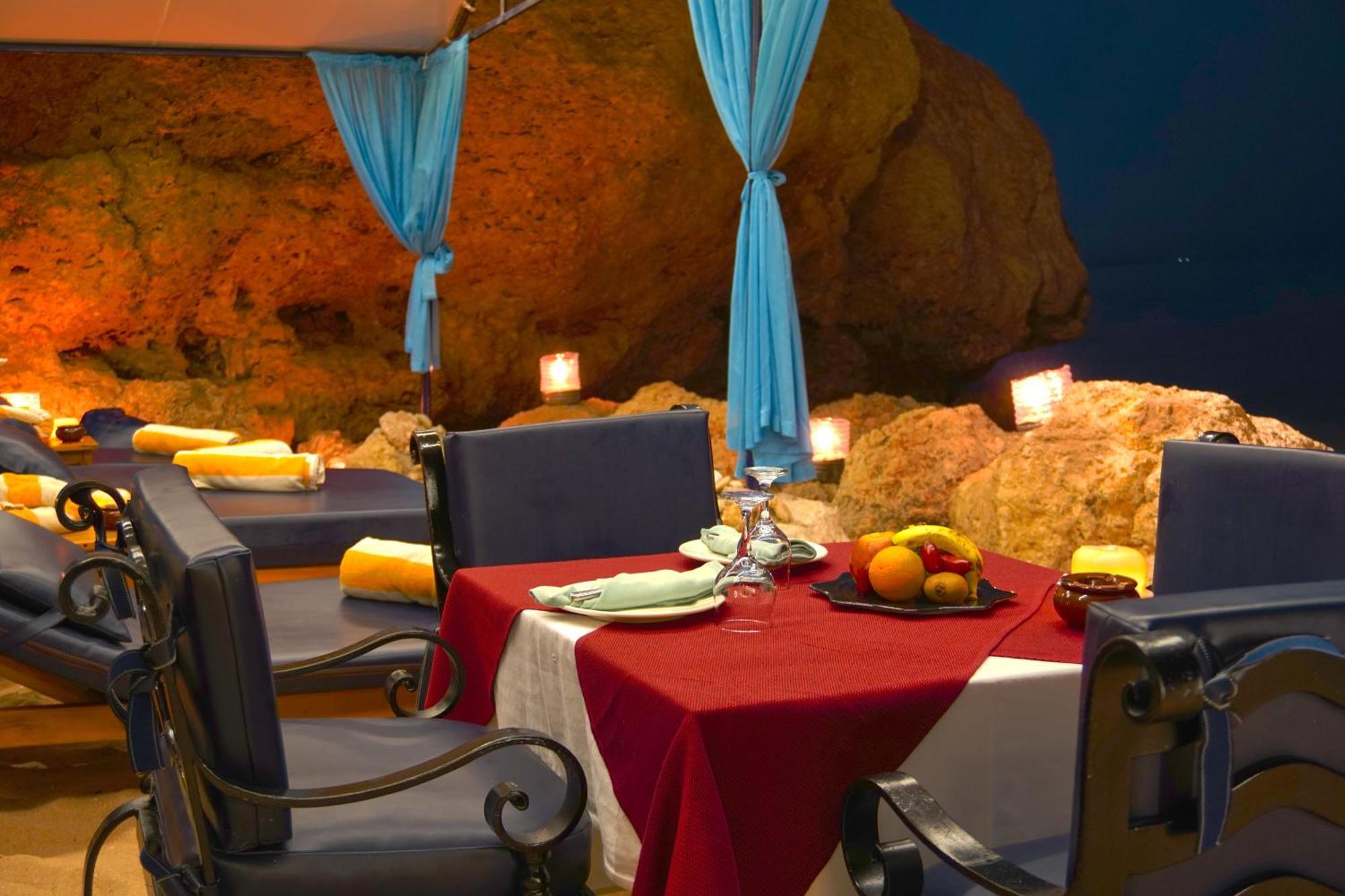 Safir Sharm Waterfalls Resort Exterior photo The Cave Restaurant