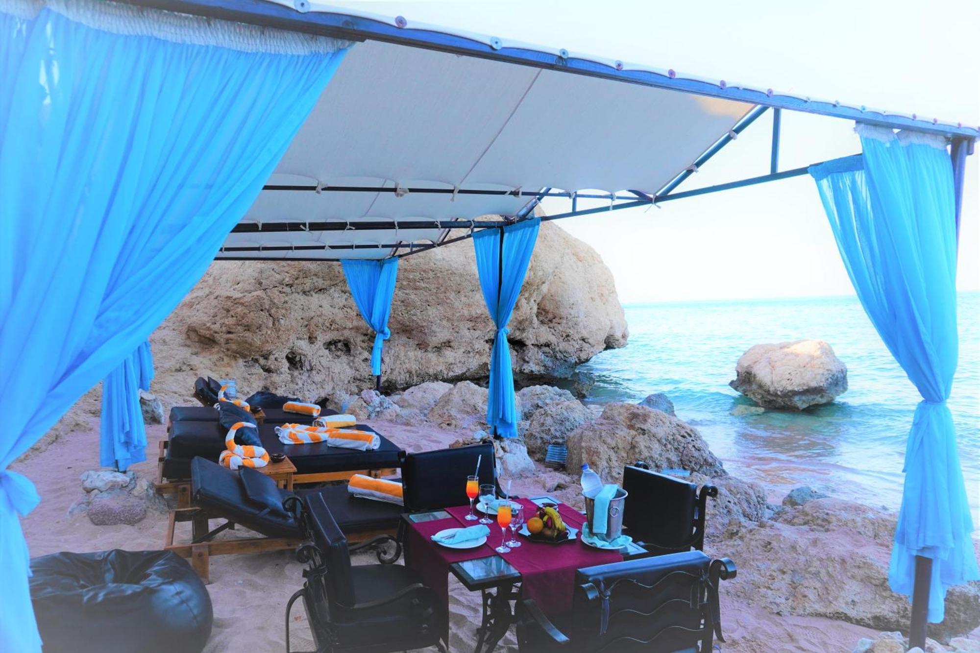 Safir Sharm Waterfalls Resort Exterior photo A beach in the resort