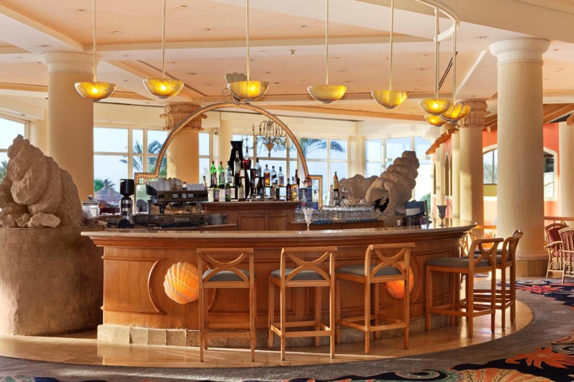 Safir Sharm Waterfalls Resort Restaurant photo The bar at the lobby