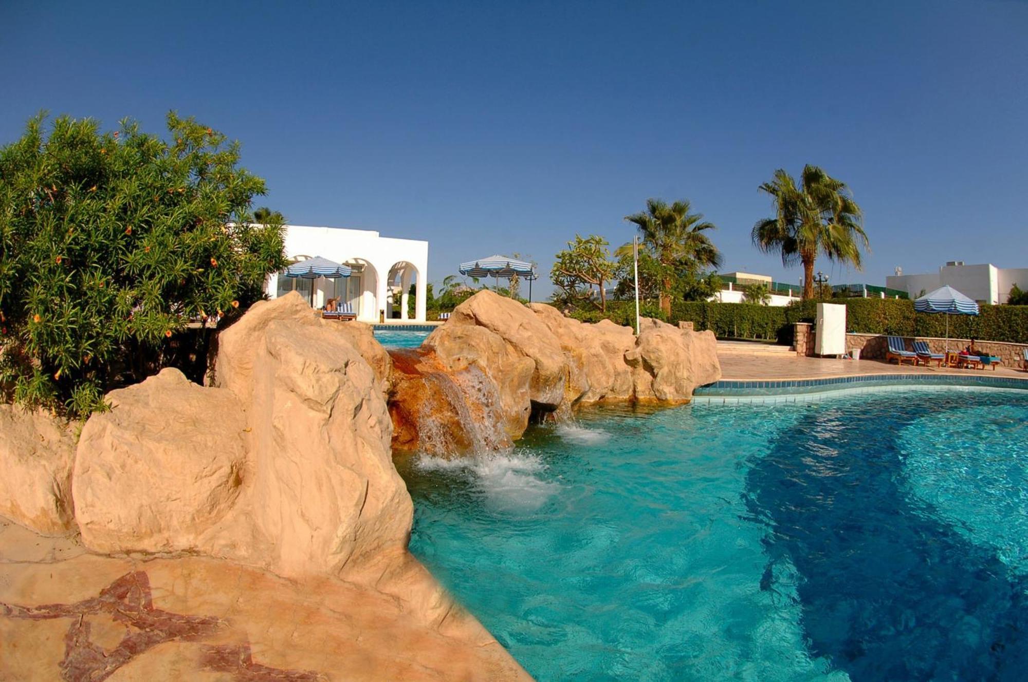 Safir Sharm Waterfalls Resort Exterior photo The swimming pool at the hotel
