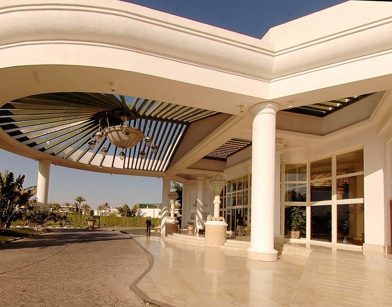 Safir Sharm Waterfalls Resort Exterior photo The main entrance of the hotel